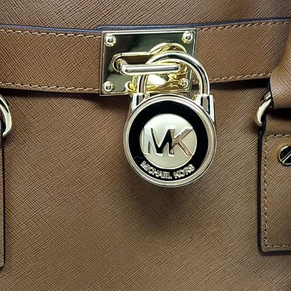 Michael Kors Large Saffiano Leather Tote - Picture 5 of 9